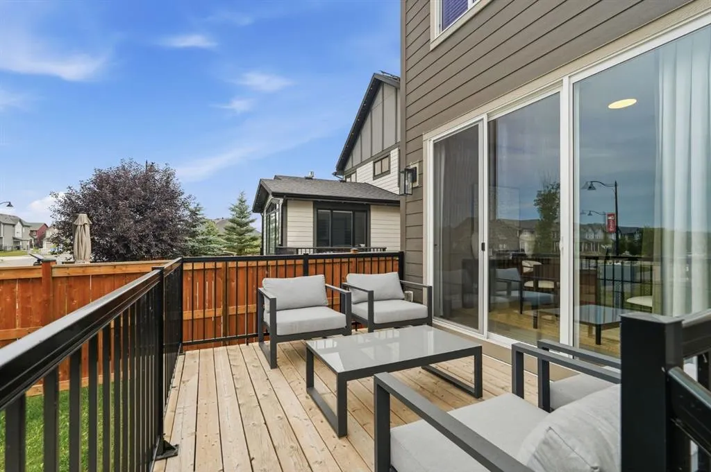 10 Legacy Woods Crescent SE