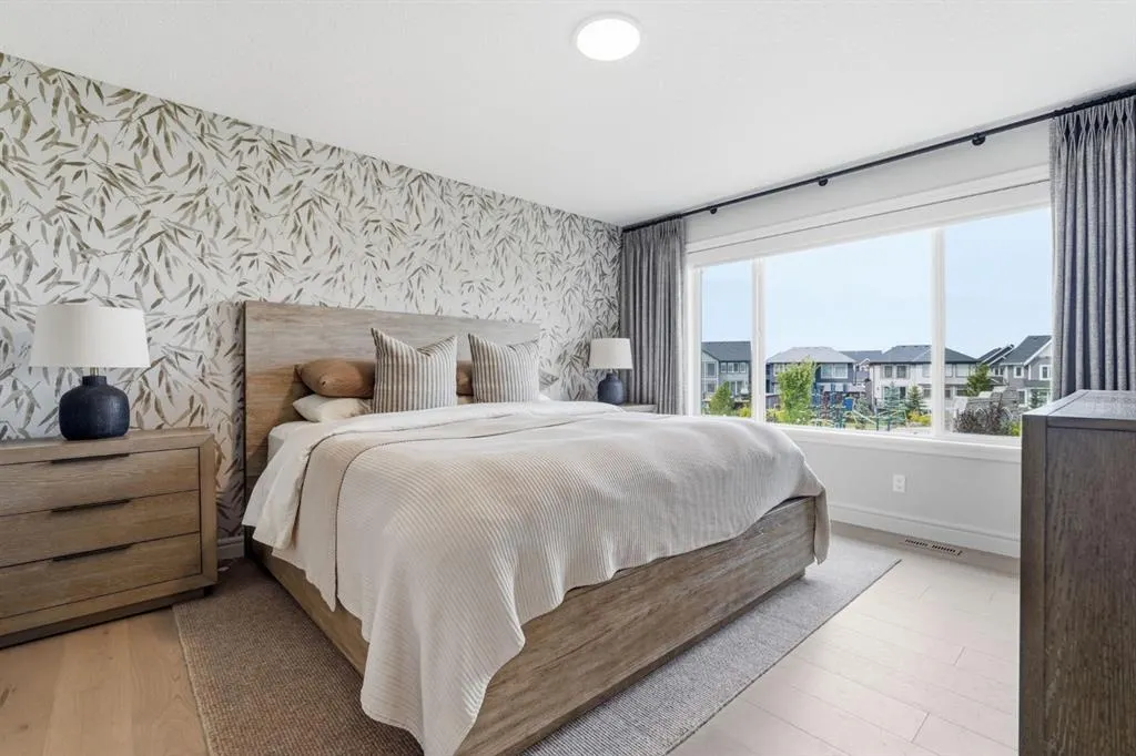 10 Legacy Woods Crescent SE