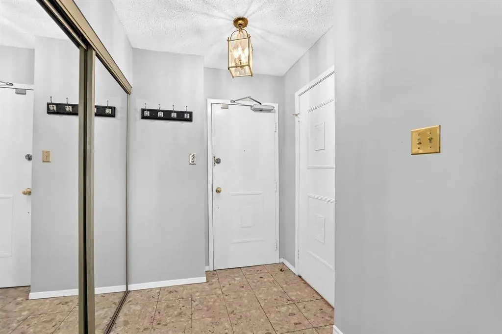 1323 15 Avenue SW #302