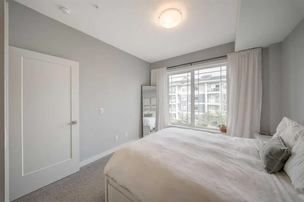 100 Auburn Meadows Manor SE #305