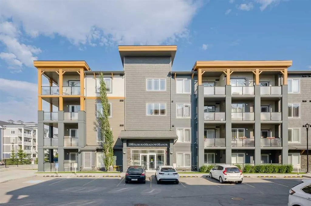 100 Auburn Meadows Manor SE #305