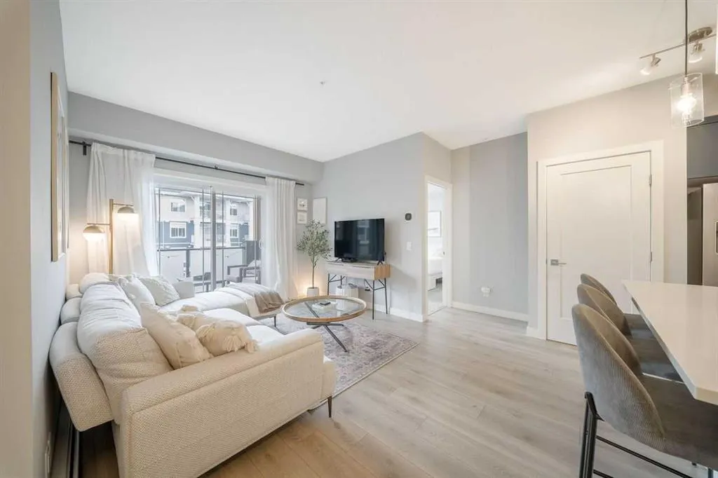 100 Auburn Meadows Manor SE #305