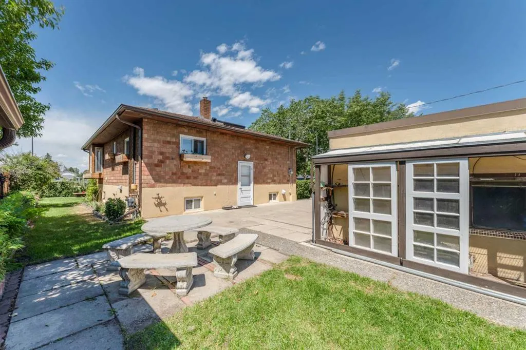1502 40 Street SE