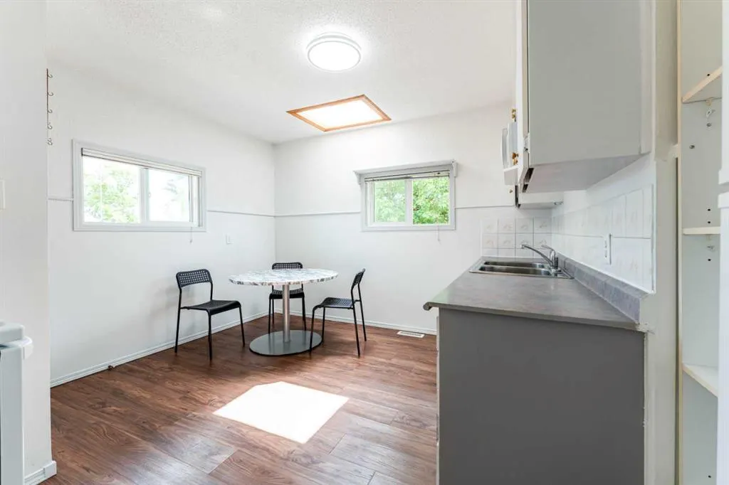 1502 40 Street SE