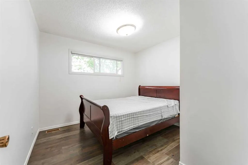 1502 40 Street SE