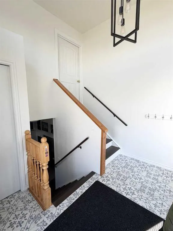 1004 13 Street SE
