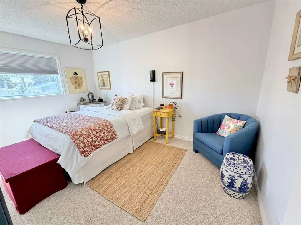 1004 13 Street SE