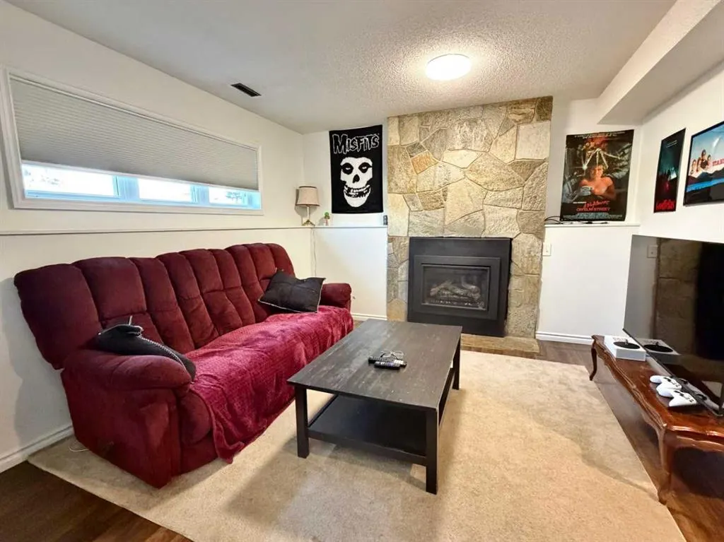 1004 13 Street SE
