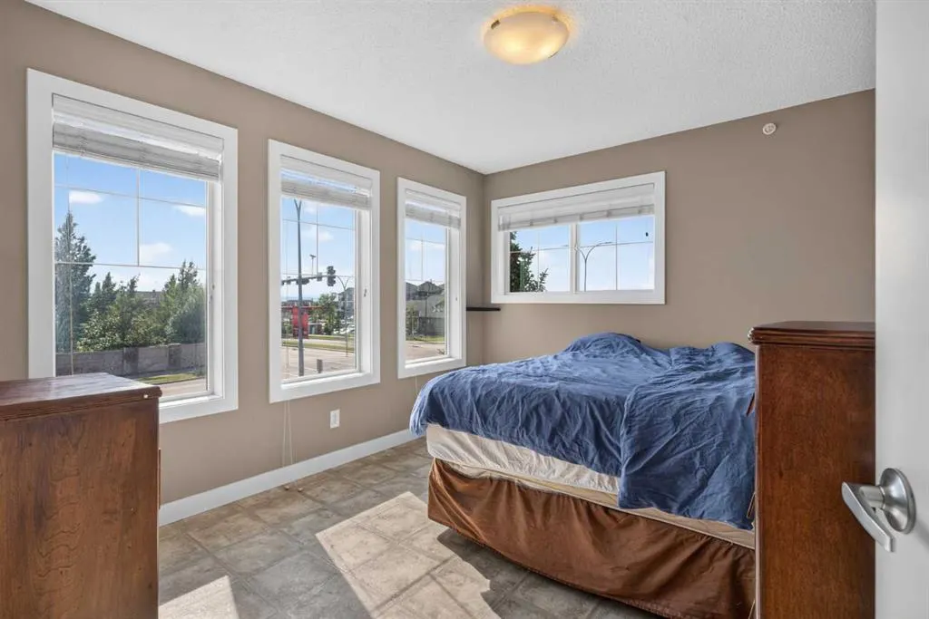 4 Sunset Square