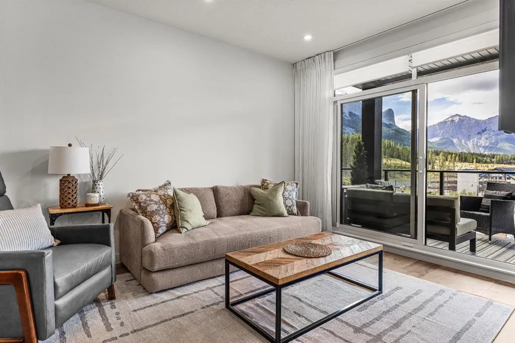 10 Cascade Ridge #207