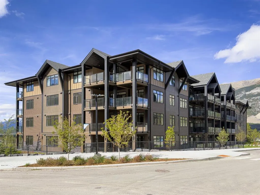10 Cascade Ridge #207