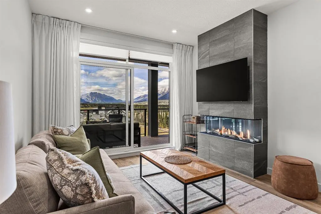 10 Cascade Ridge #207