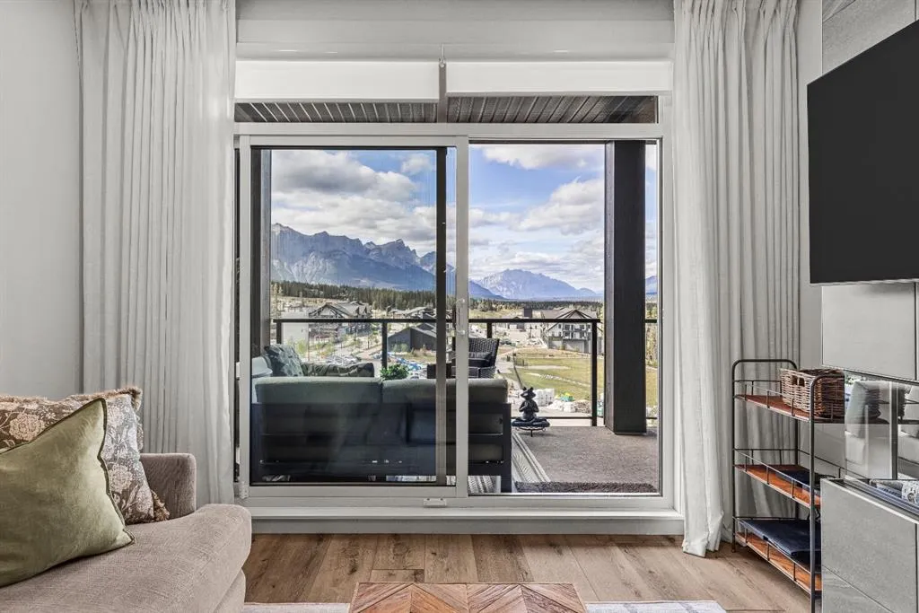 10 Cascade Ridge #207