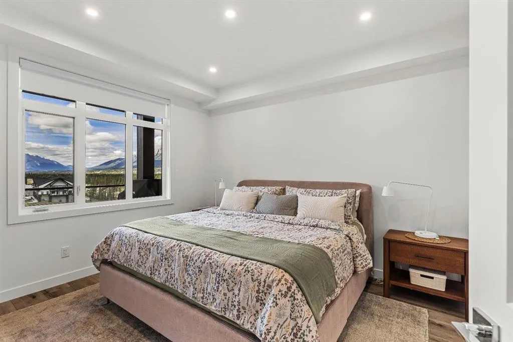 10 Cascade Ridge #207