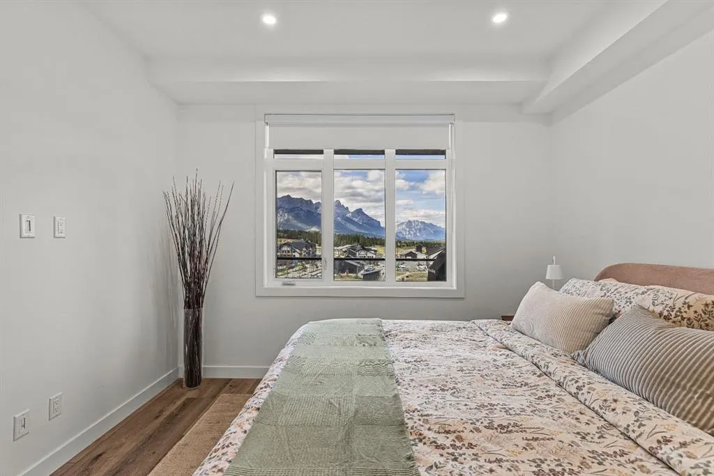 10 Cascade Ridge #207