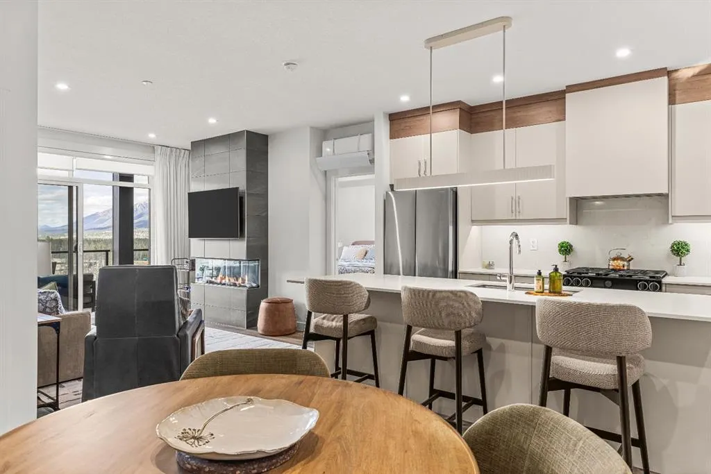 10 Cascade Ridge #207