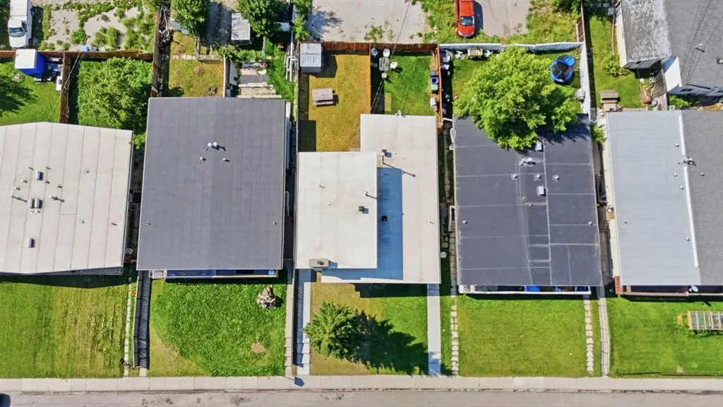 2615/2613 39 Street SE