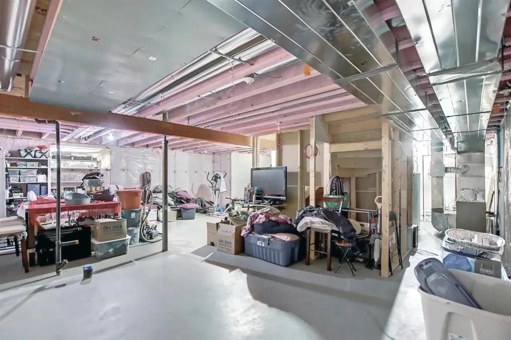 649 MARINA Drive