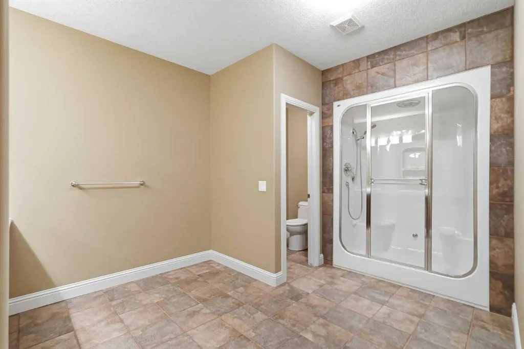 242 Cranleigh Place SE