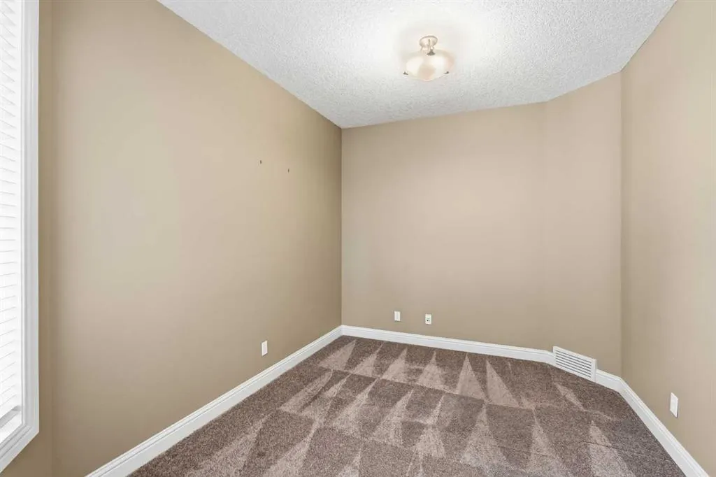 242 Cranleigh Place SE