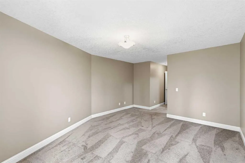 242 Cranleigh Place SE