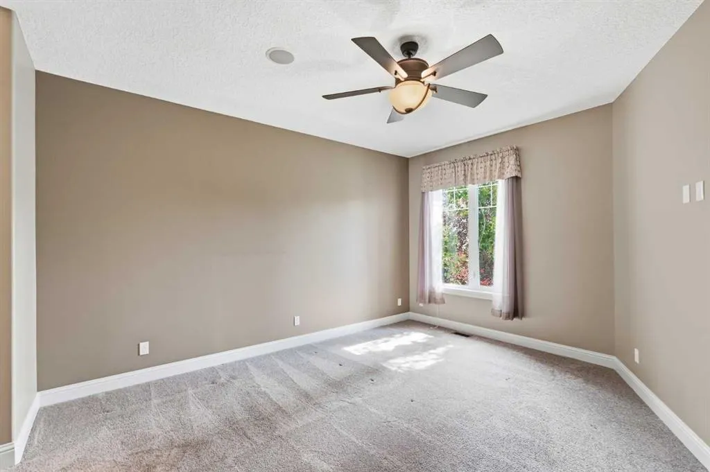 242 Cranleigh Place SE