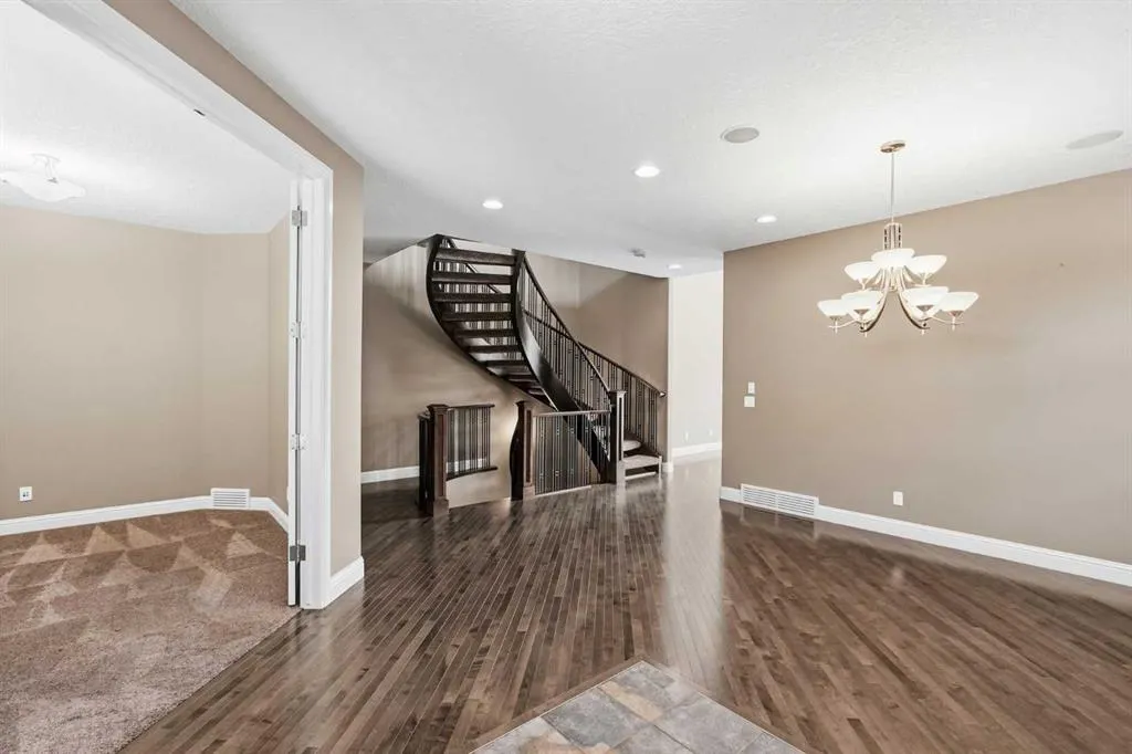 242 Cranleigh Place SE