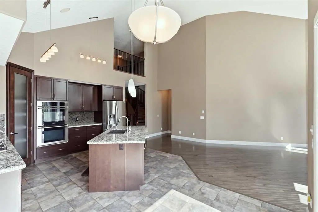 242 Cranleigh Place SE