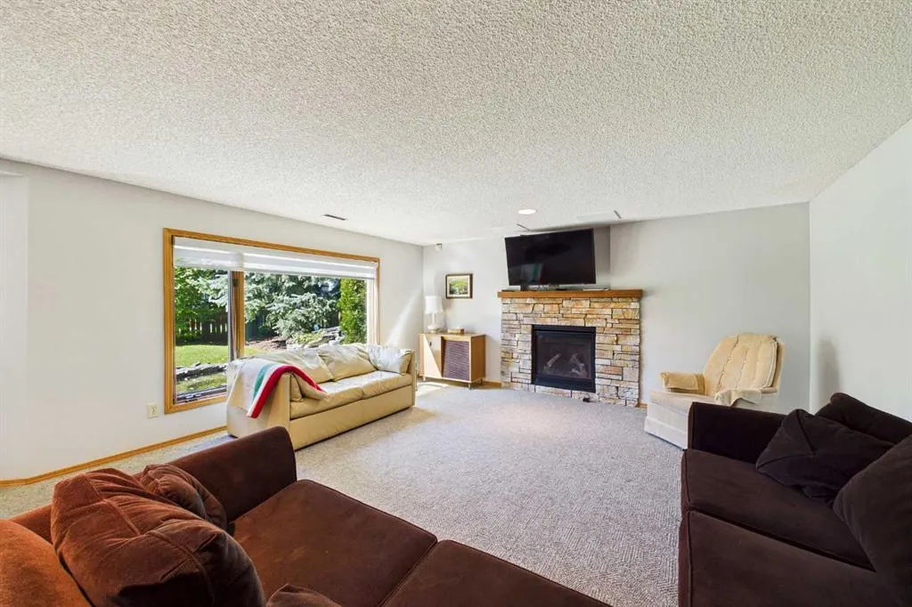 220 Varsity Estates Terrace NW