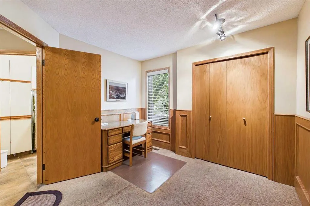 220 Varsity Estates Terrace NW