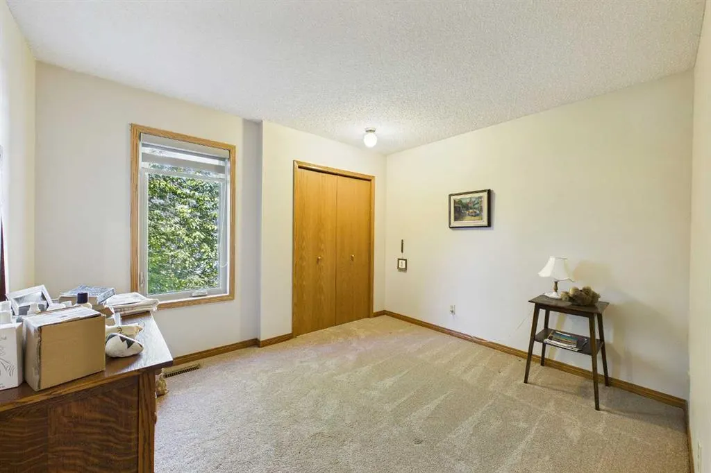 220 Varsity Estates Terrace NW
