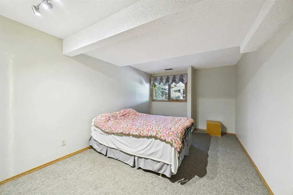 220 Varsity Estates Terrace NW