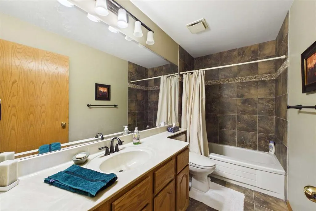 220 Varsity Estates Terrace NW
