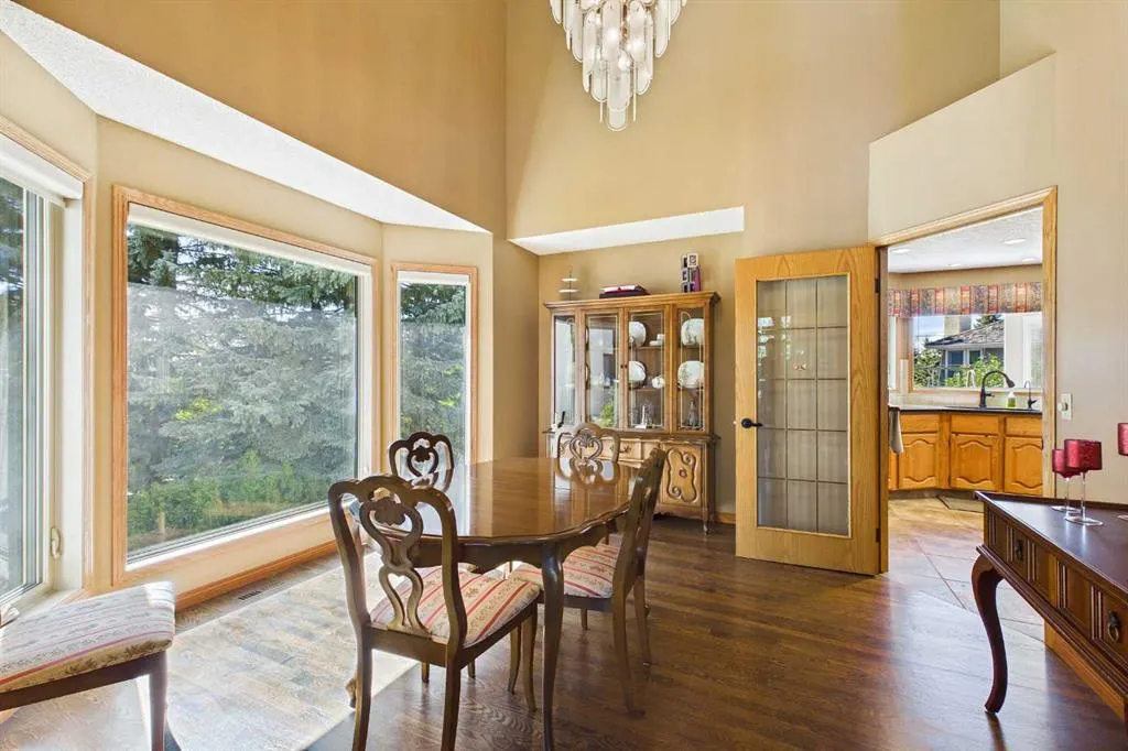 220 Varsity Estates Terrace NW