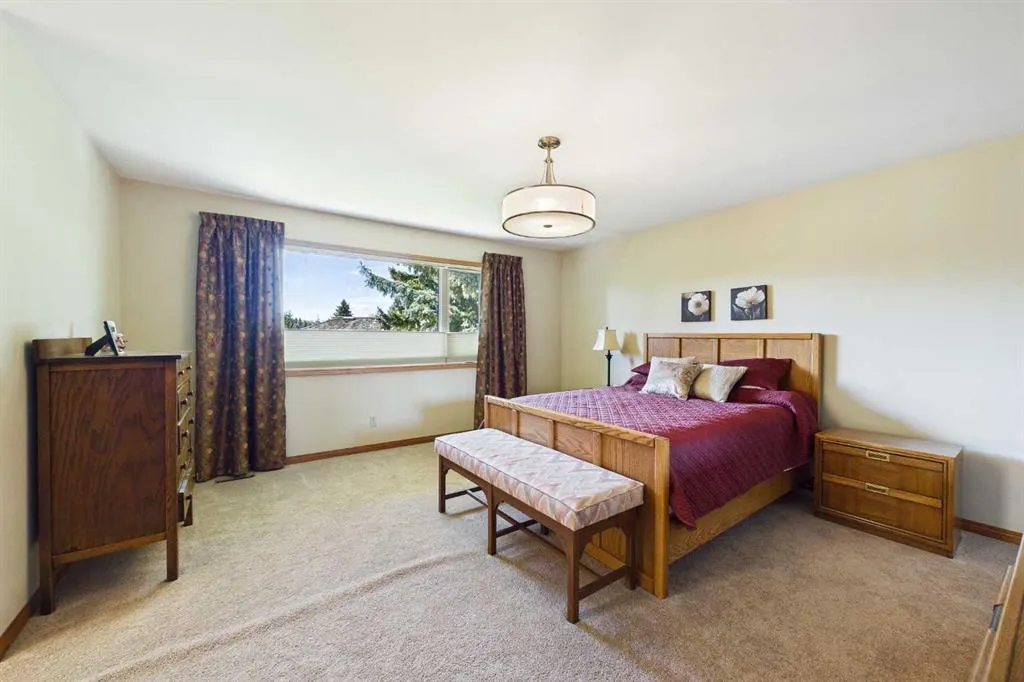 220 Varsity Estates Terrace NW