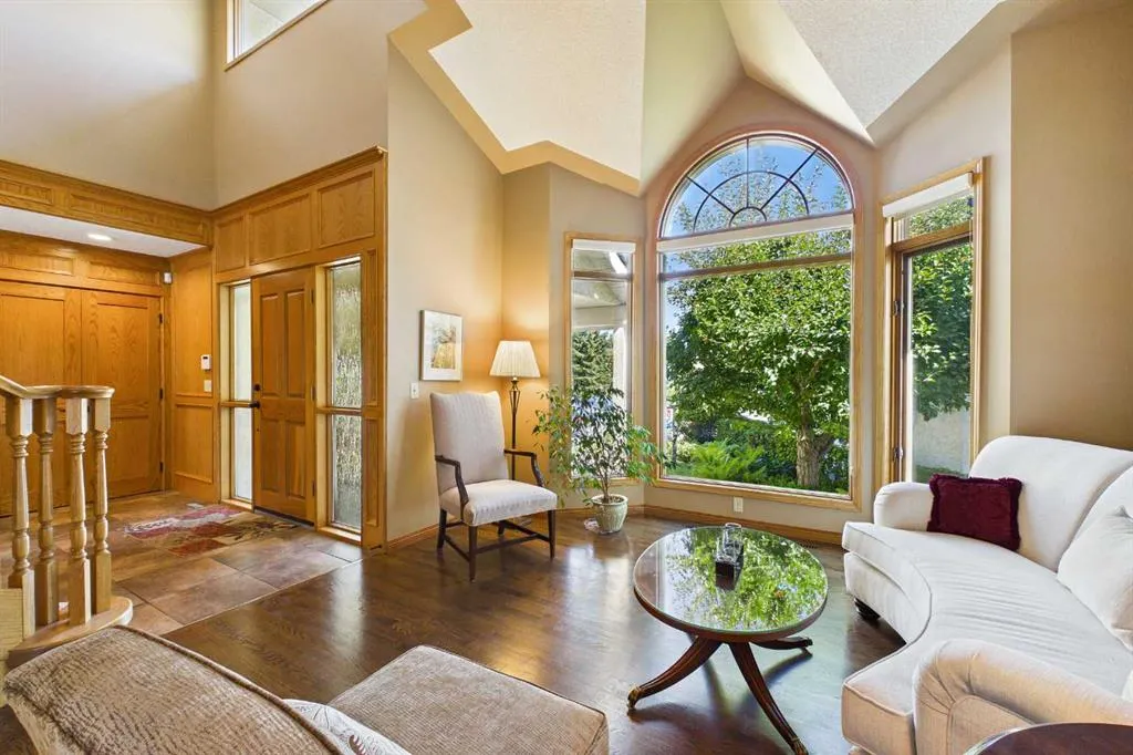 220 Varsity Estates Terrace NW