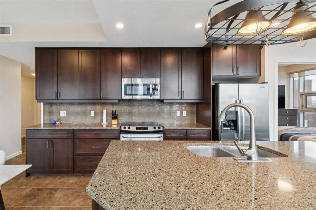 211 13 Avenue SE #302