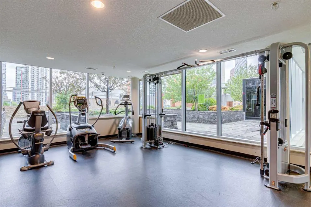 211 13 Avenue SE #302