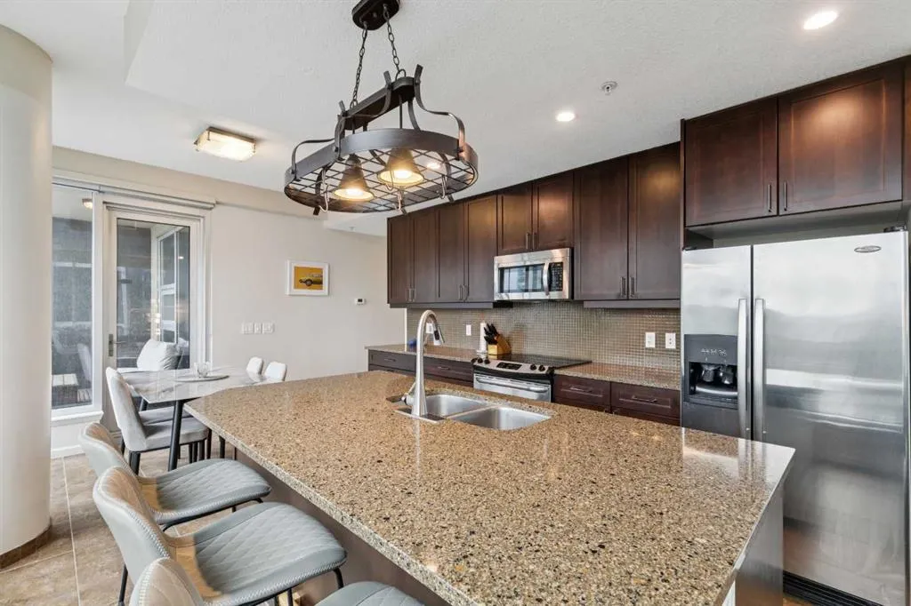 211 13 Avenue SE #302