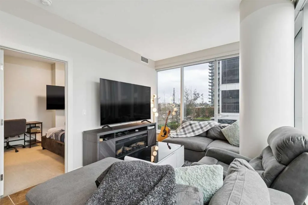 211 13 Avenue SE #302