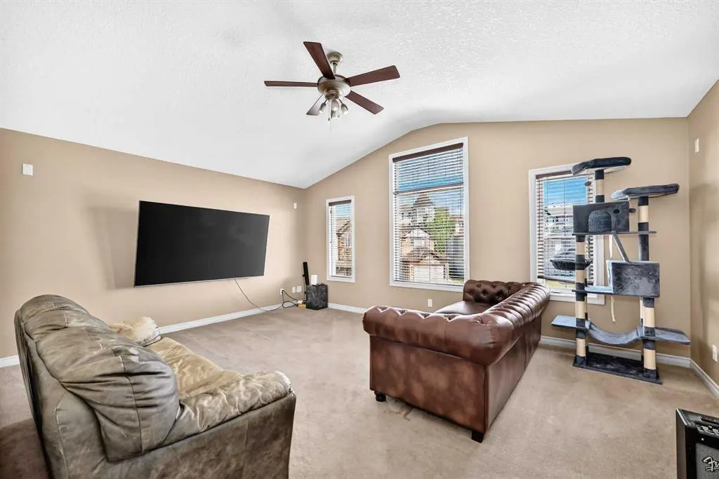246 Crystal Green Point