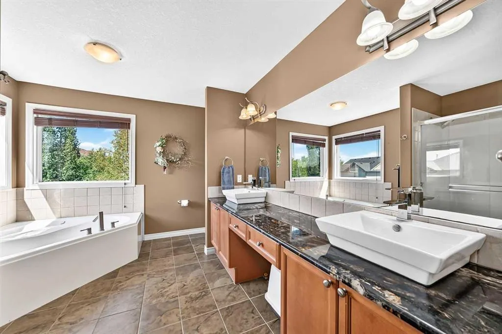 246 Crystal Green Point