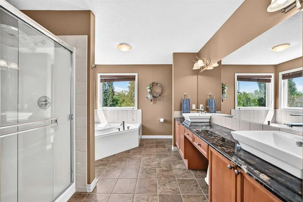 246 Crystal Green Point