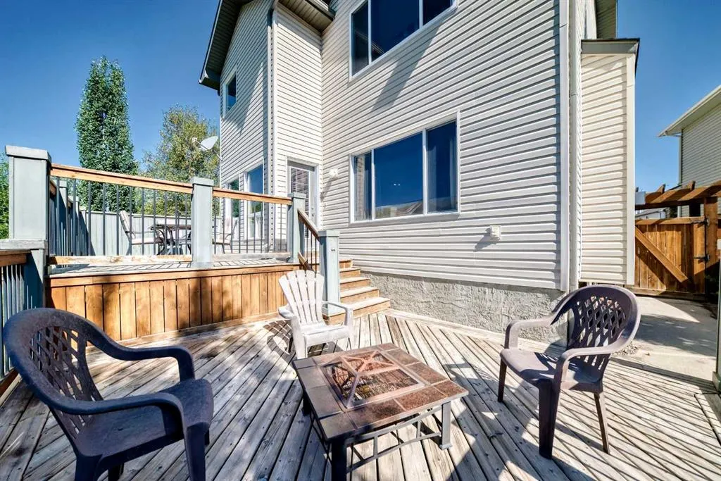 246 Crystal Green Point