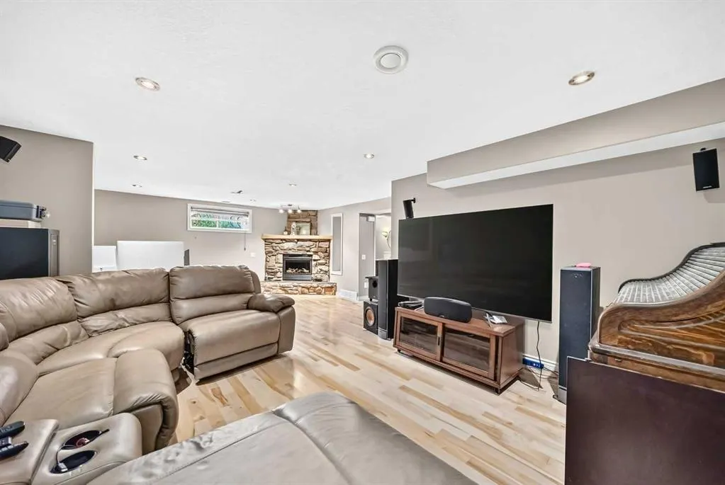 246 Crystal Green Point