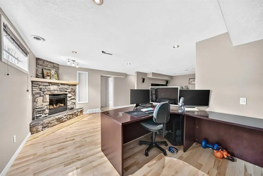 246 Crystal Green Point