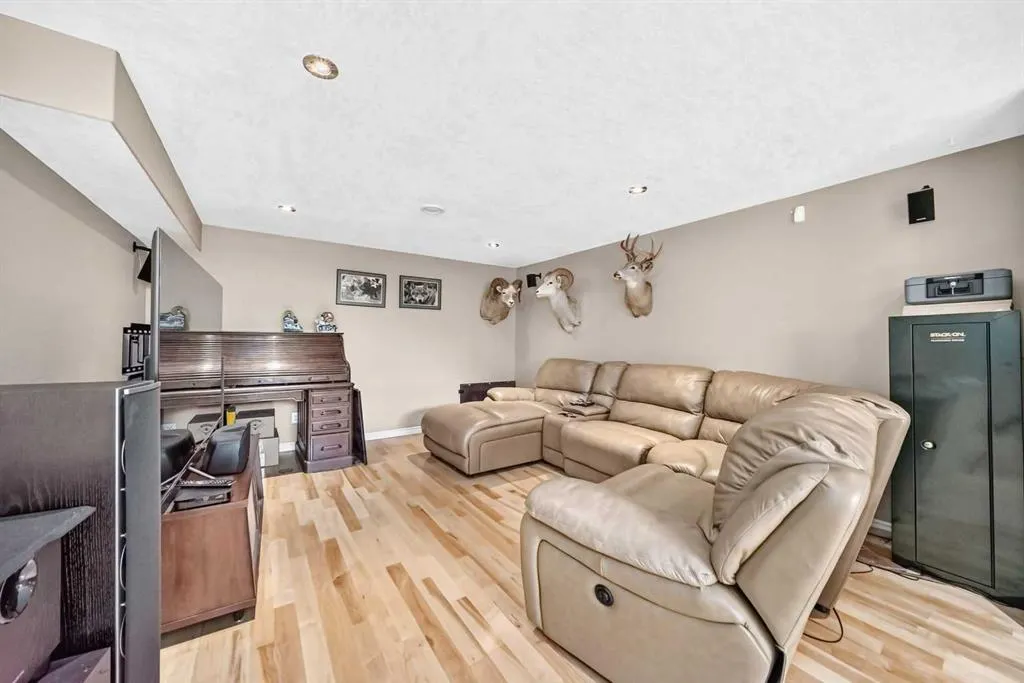 246 Crystal Green Point