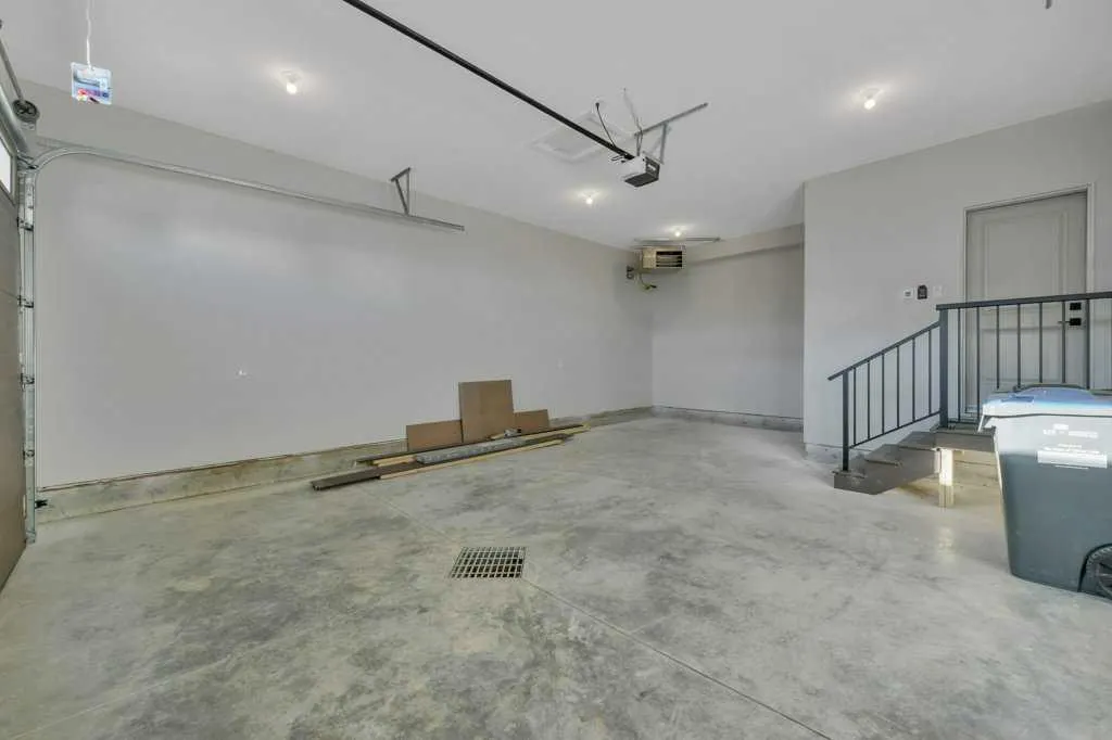 7 Vincent Gate