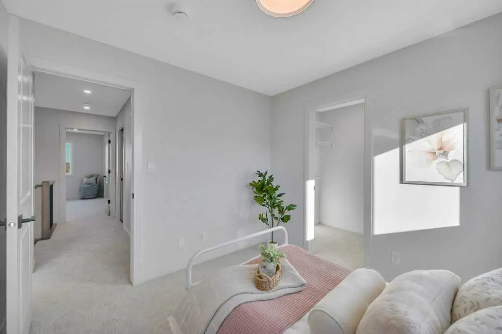 7 Vincent Gate