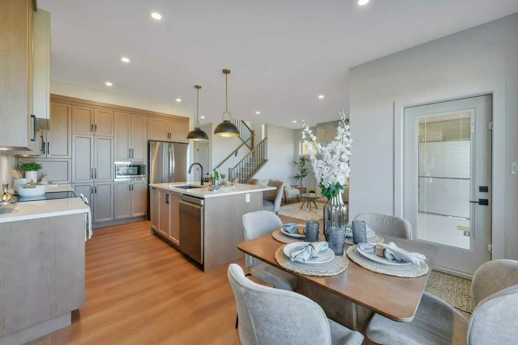 7 Vincent Gate